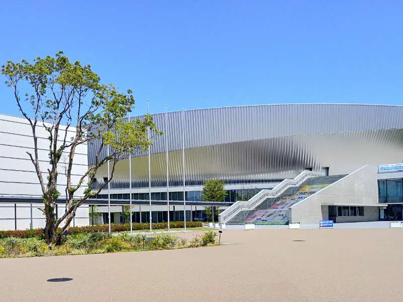 四日市市総合体育館の外観写真